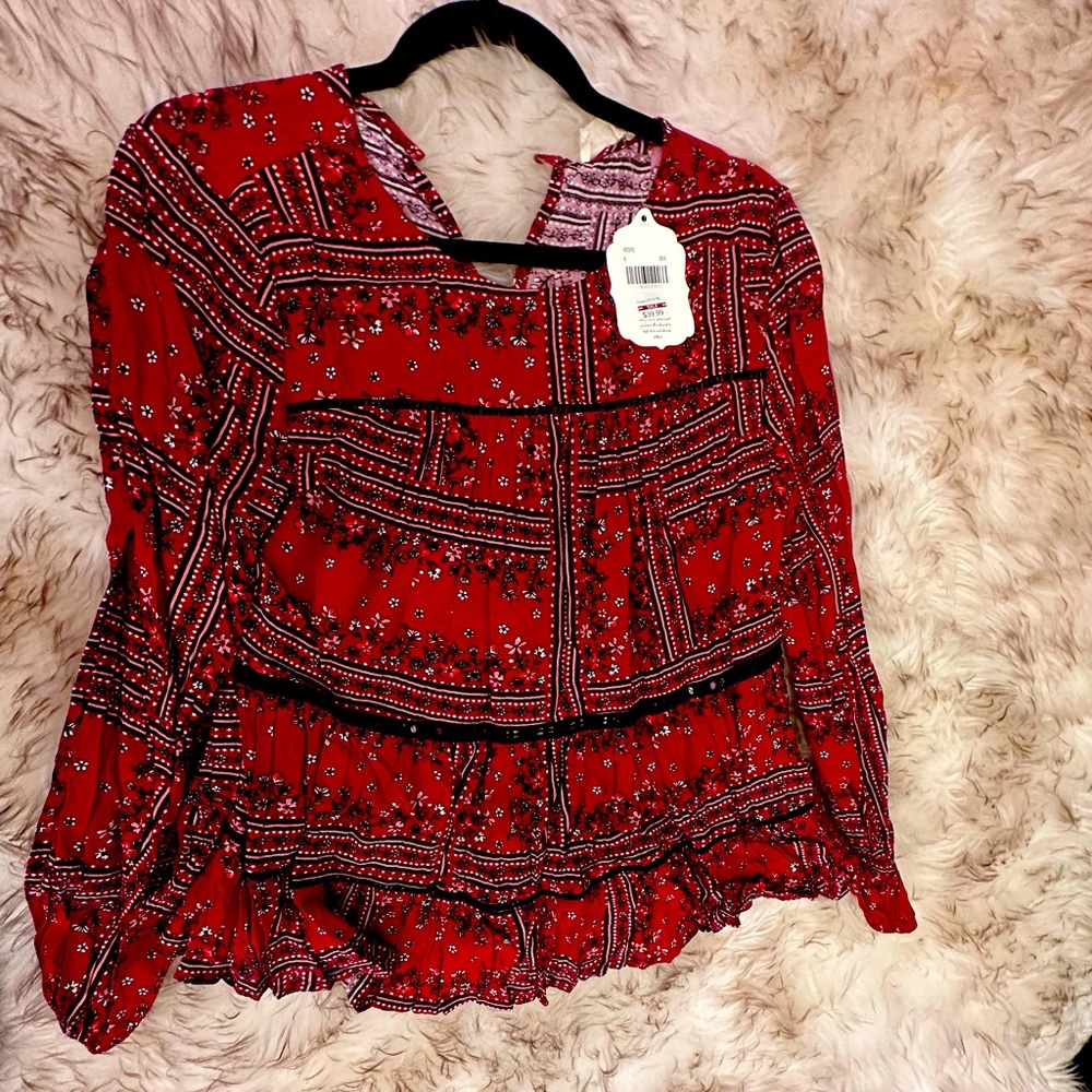 Brand new very stylish top!